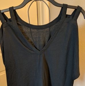 Reversable cold shoulder top